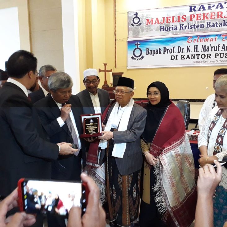 Maruf Amin Disambut...