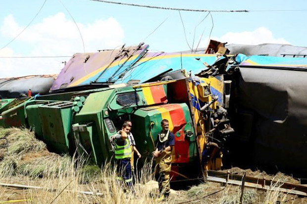 Tabrakan Kereta di Afrika...