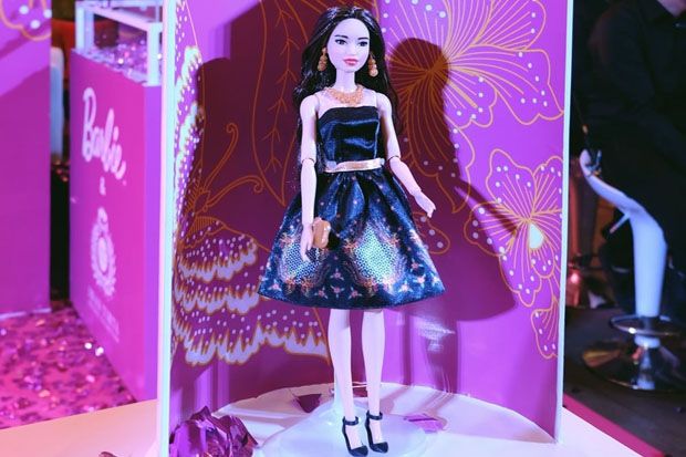 Barbie Batik, Perayaan...