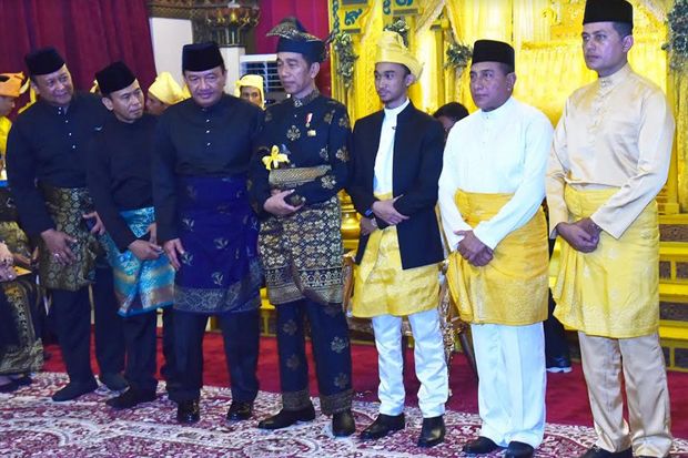 Jokowi Diberi Gelar...