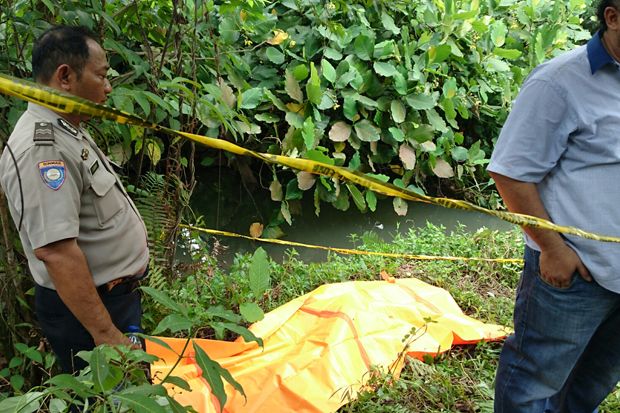 Pergi Naik Motor Orangtua,...