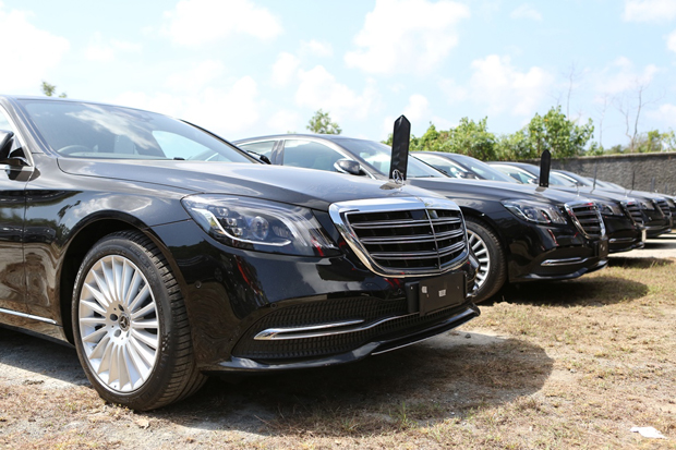 Mercedes-Benz Kerahkan...