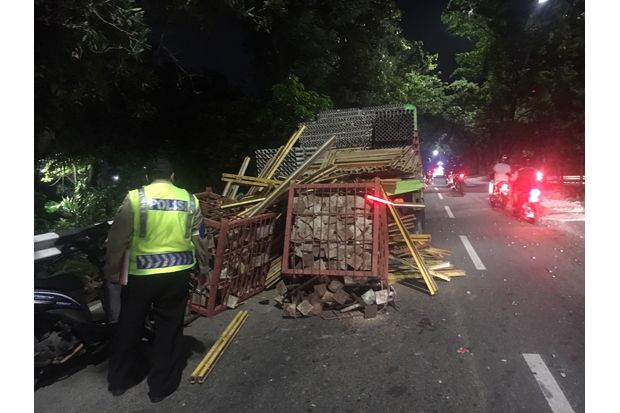 Tak Kuat Nanjak, Truk...