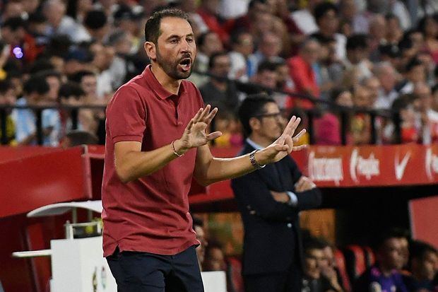 Geser Barcelona, Pelatih...