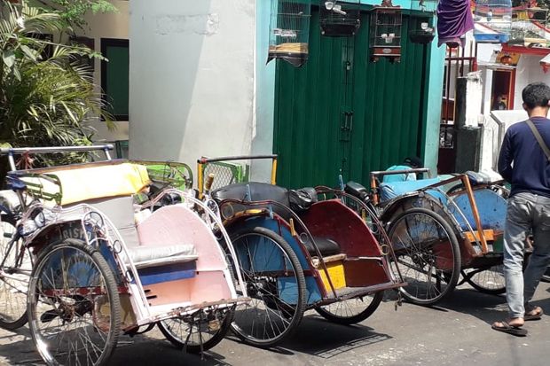 Akomodir Penarik Becak,...
