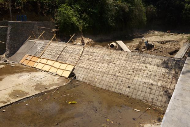 Proyek Irigasi Molor...