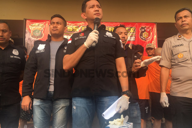 Operasi Senyap, Polisi...