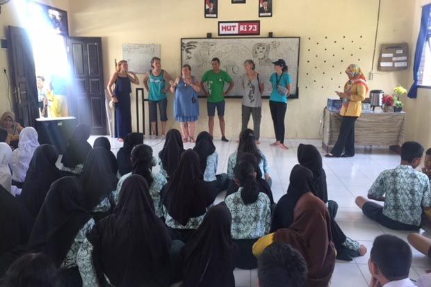 Siswa SMP 11 Arsel Belajar...
