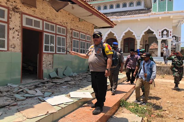 Gempa Situbondo Akibatkan...