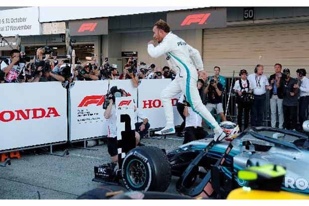 Hamilton, Mercedes Sukses...