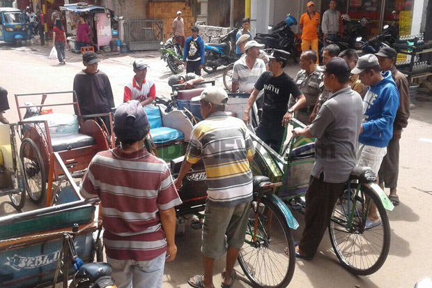 Bolehkan Becak Beroperasi,...