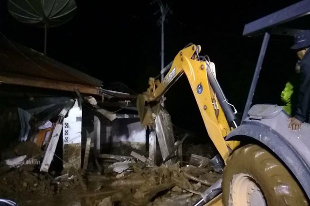 Sumbar Diterjang Banjir...