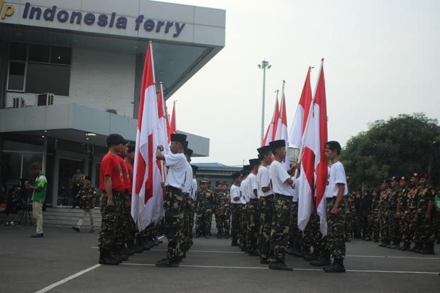 Rombongan Kirab Satu...