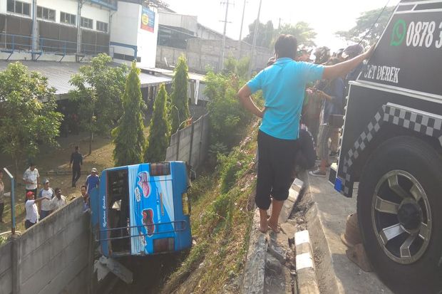 Bus Yogya-Wonosari Tabrak...