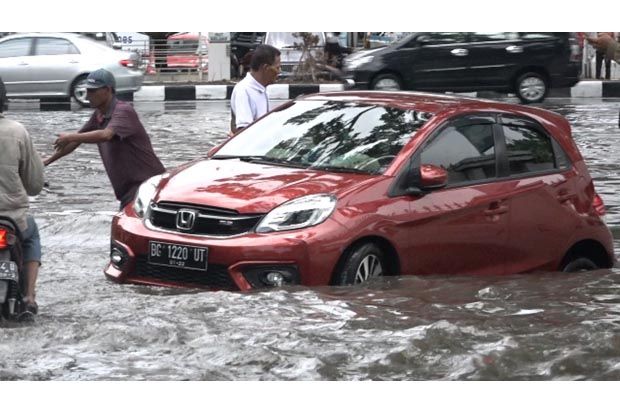 Hujan 1 Jam Kantor Gubernur...