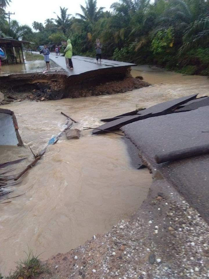 Banjir Terjang Mandailing...