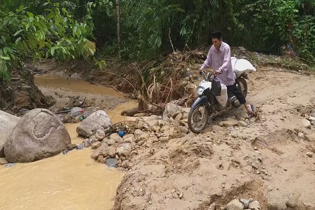 Sungai Meluap, Jalan...