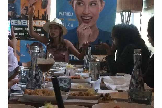 Patricia Gunawan Menjajal...