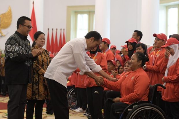 Jokowi Berikan Bonus...