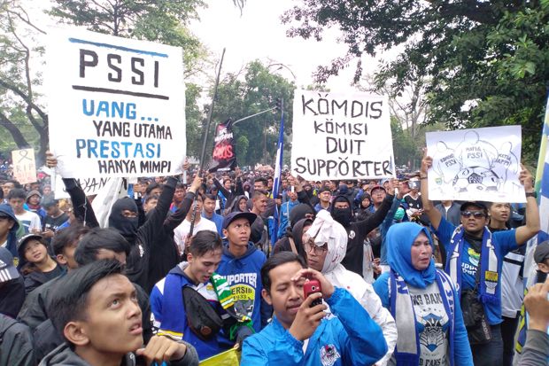 Kecam PSSI, Ribuan Bobotoh...