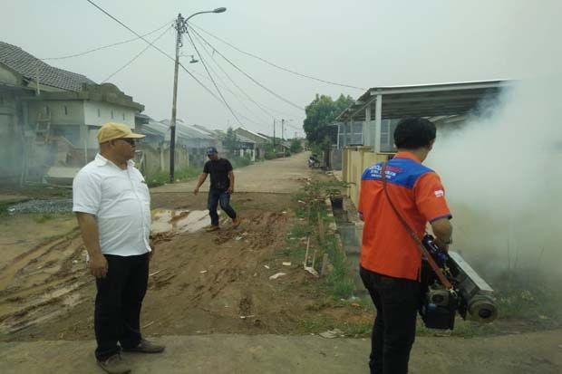 Di Ujung Musim Kemarau,...