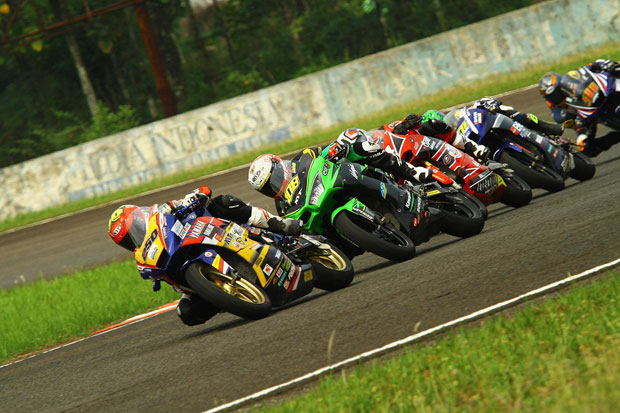 Dua Pembalap Yamaha...