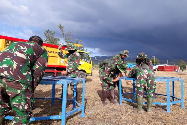 TNI Dirikan 104 Tenda...