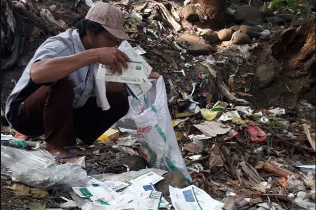 Pembuang Ratusan KIS...