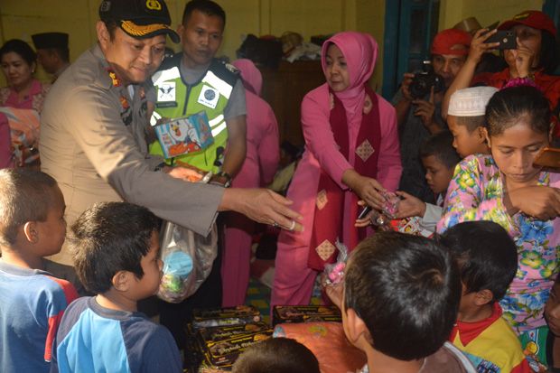 Bantu Korban Banjir,...
