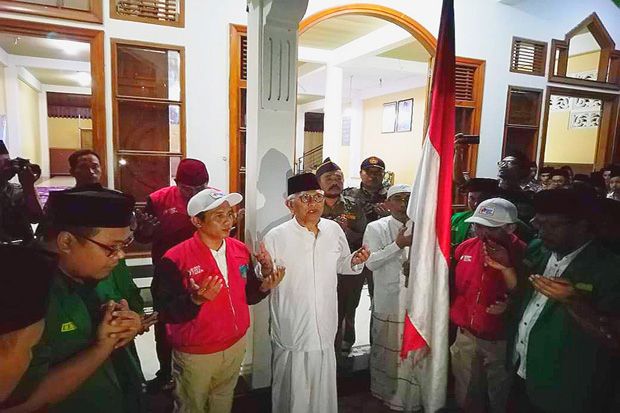 Mbah Maimoen dan Gus...