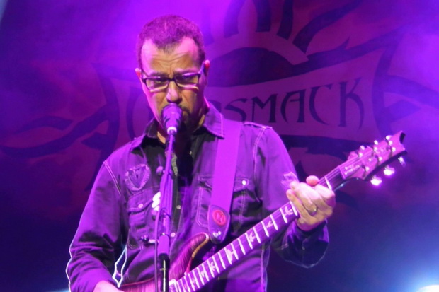Sang Gitaris Berduka,...