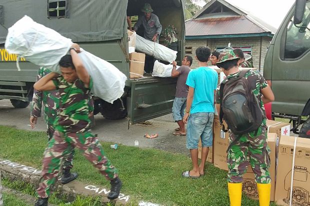TNI Dirikan 100 Tenda...