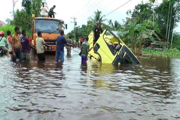 Banjir Terjang 10 Kecamatan...