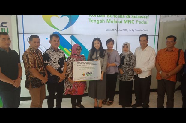 Warga Gunungkidul Bantu...