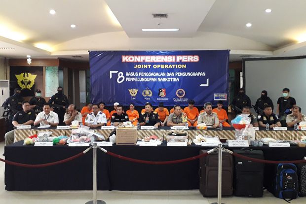 3 Bulan, Penyelundupan...