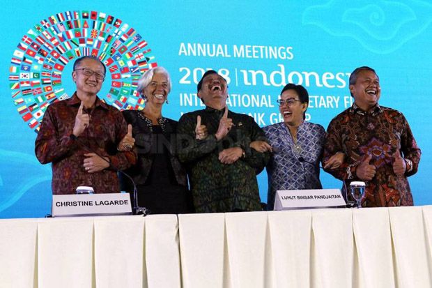 Soal Polemik Pose Jari...