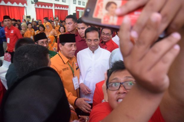 Jokowi Pasang Target...