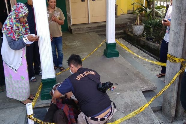 Dikira Tidur di Halaman...