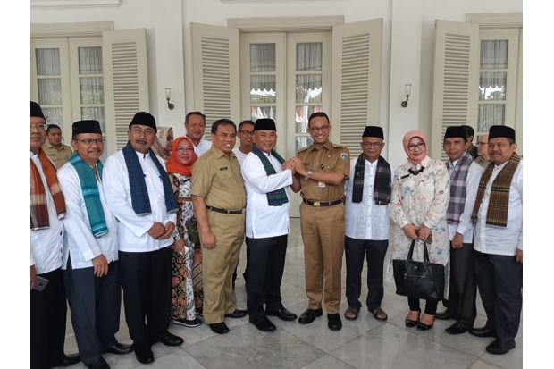 Temui Anies Bahas Bantargebang,...