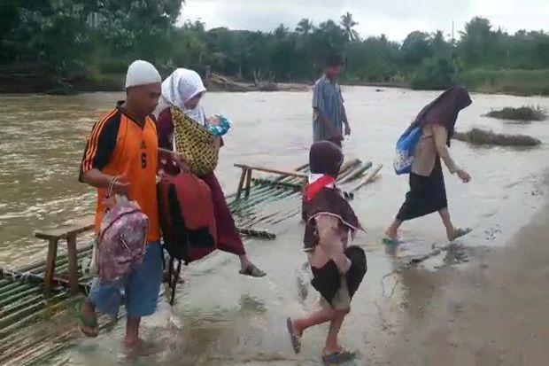 Jembatan Putus, Ibu...
