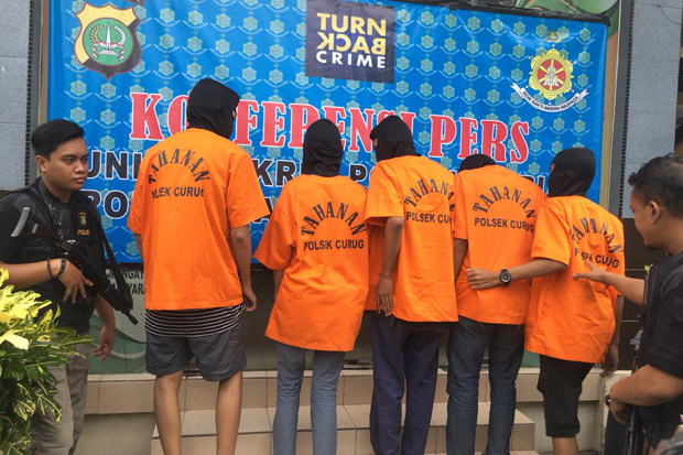 Terlibat Tawuran, Tangan...