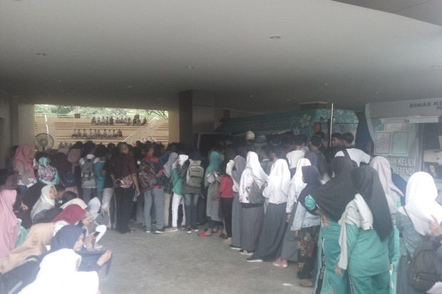 Sulit Bikin E-KTP, Ribuan...