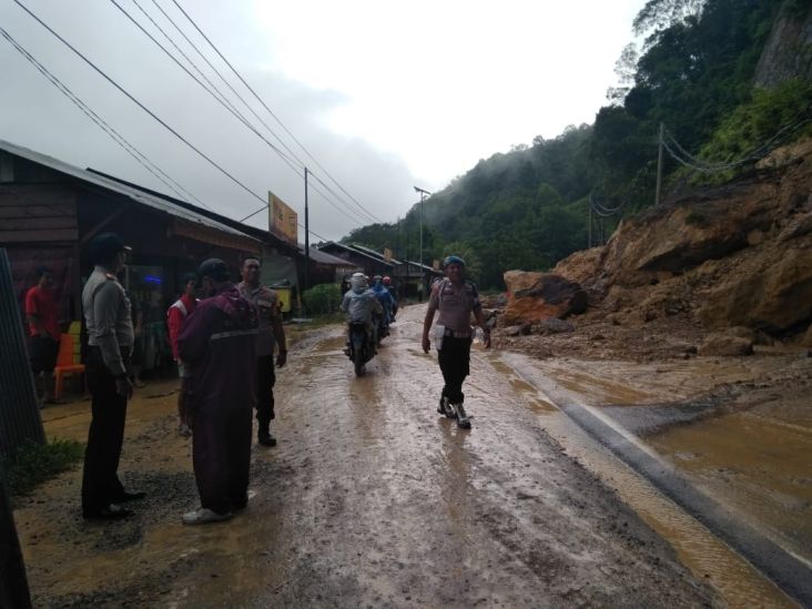 Longsor di Tiga Lokasi,...