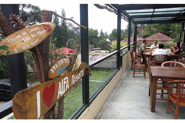 Grade One Cafe, Tempat...