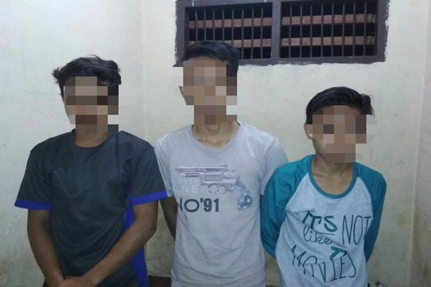 Empat Remaja Tanggung...