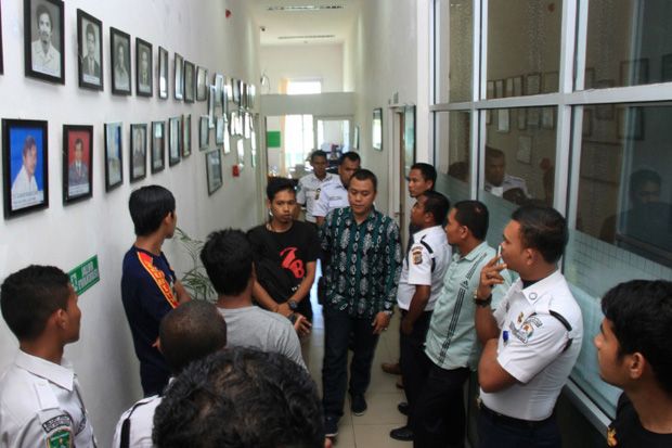 Cari Informasi Dua Bocah...