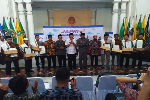 Ridwan Kamil Lepas Tujuh...