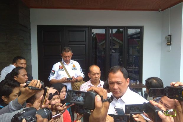 Sekeluarga Tewas dengan...