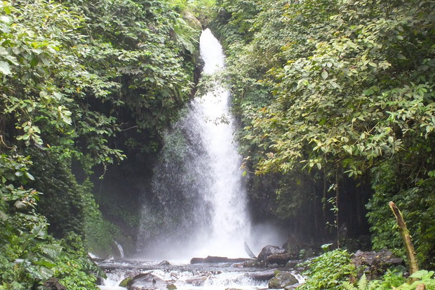 Lima Air Terjun Menyejukkan...
