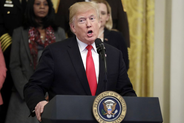 Trump Kutuk Teror Paket...